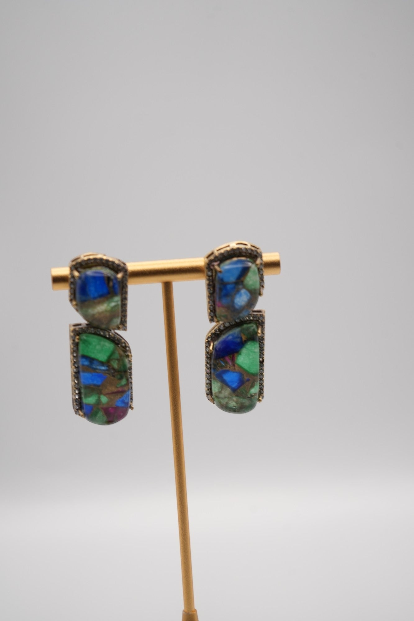 Lumina Layers: Polki Kundan, Mirror, and Pearl Necklace & Earring Set