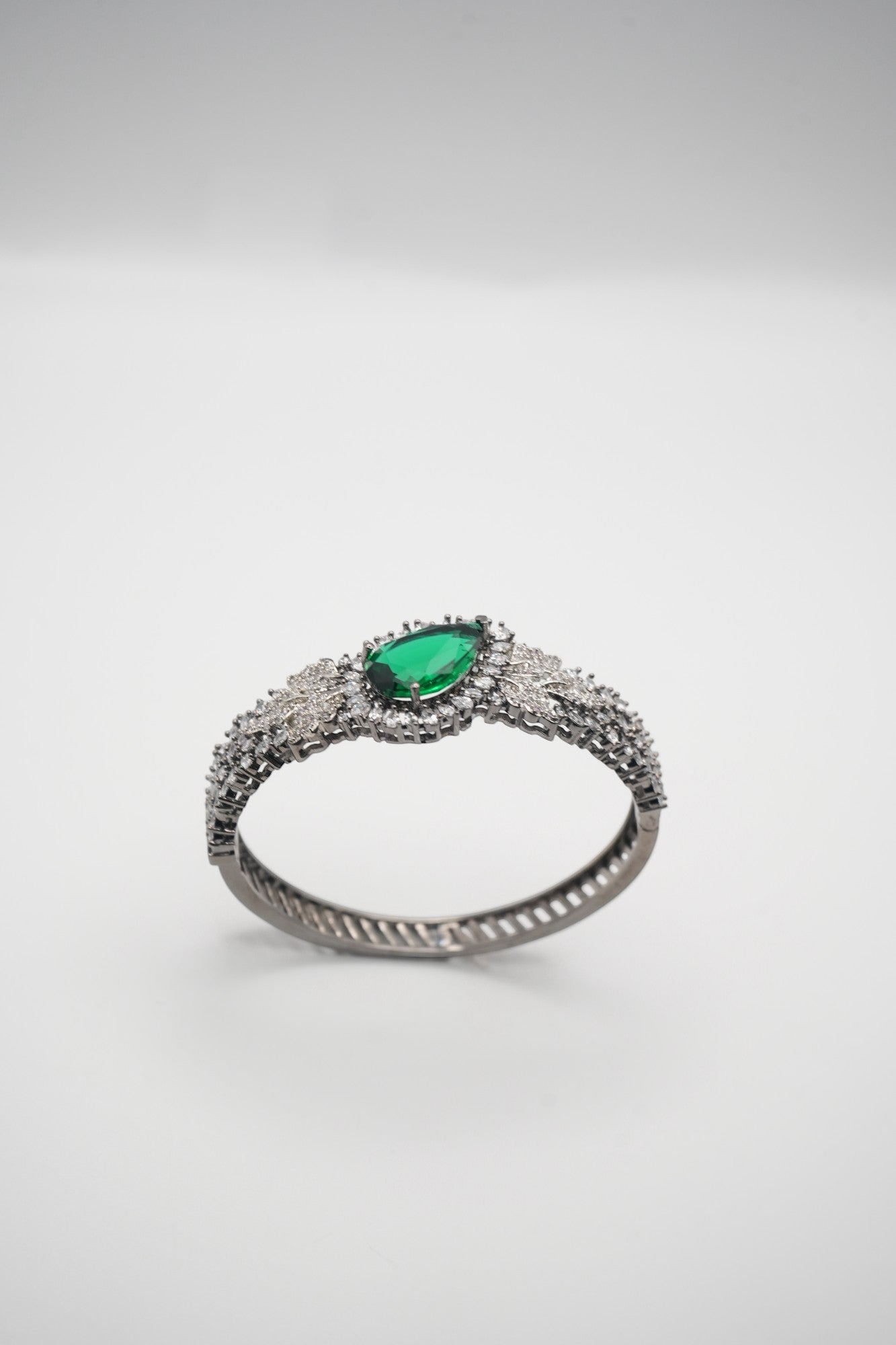 Emerald Elegance: Zircon and Crystal Bangle Bracelet