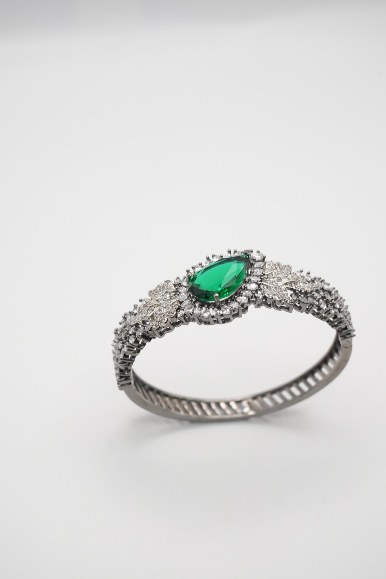Emerald Elegance: Zircon and Crystal Bangle Bracelet