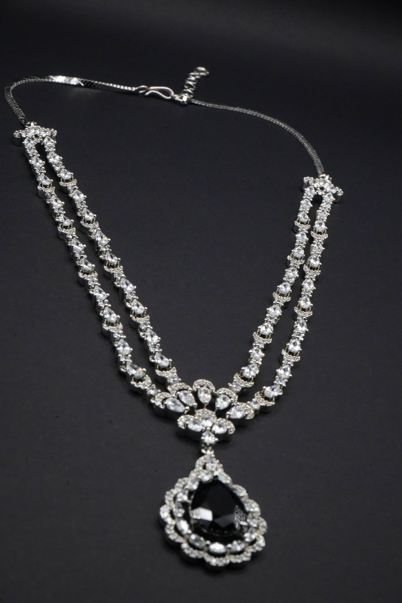 Vintage-Inspired Silver Teardrop Necklace and Earrings Set with Onyx Accents