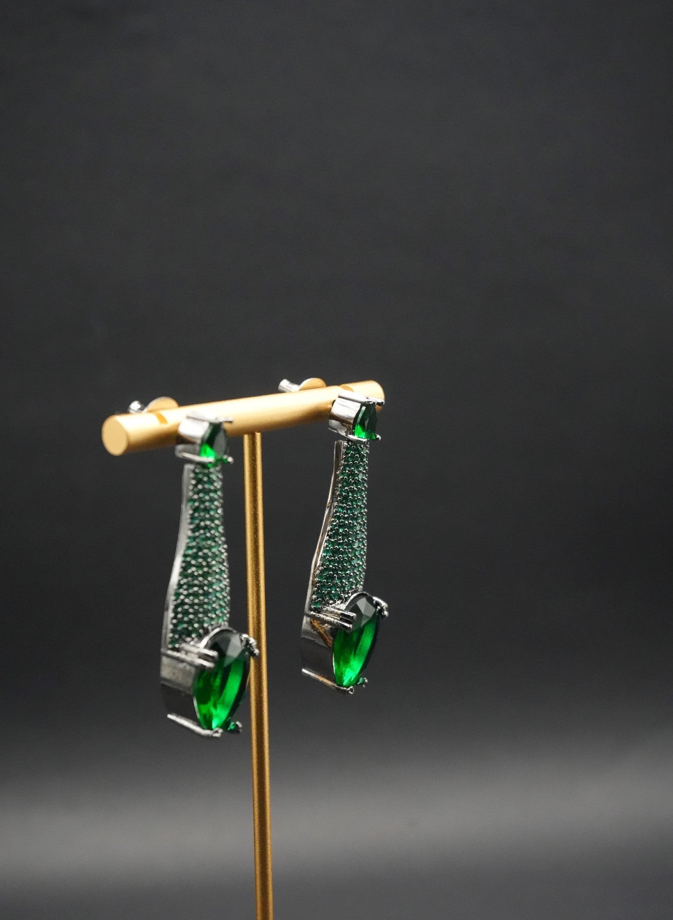 Green stones Elegance Drop Earrings