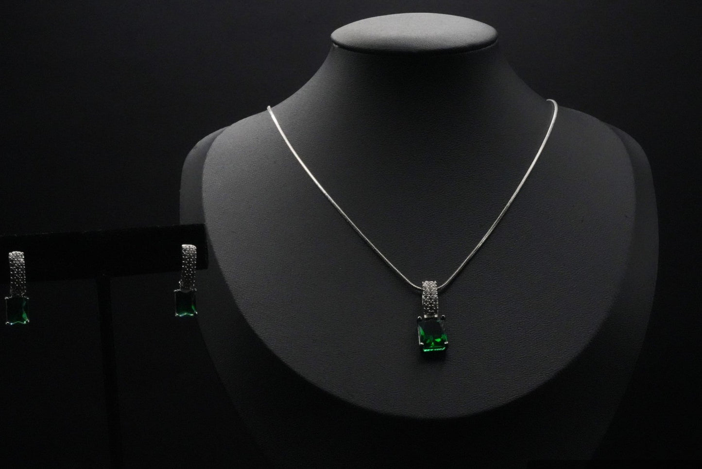 Green Emerald Radiance Jewelry Set