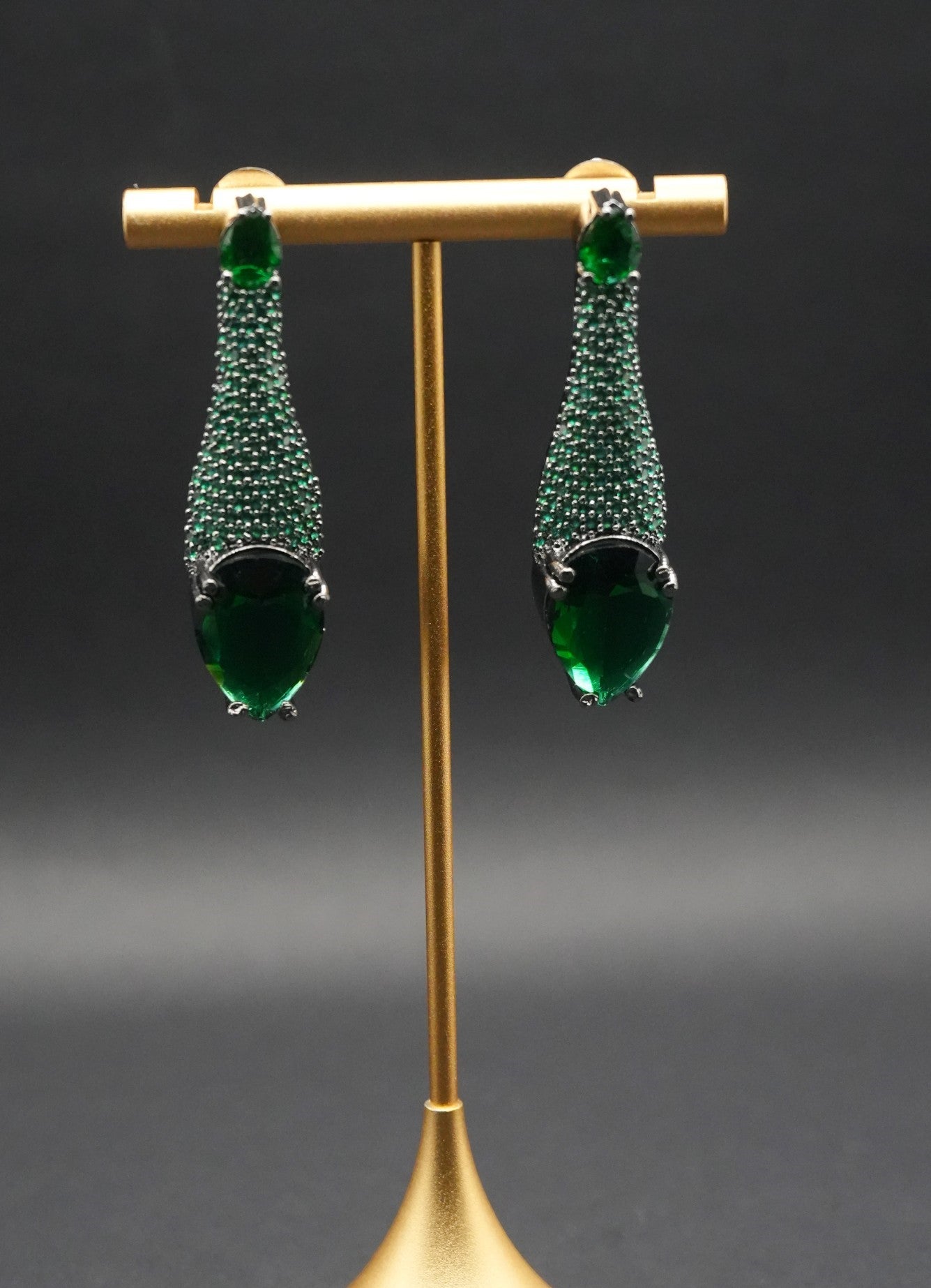 Green stones Elegance Drop Earrings