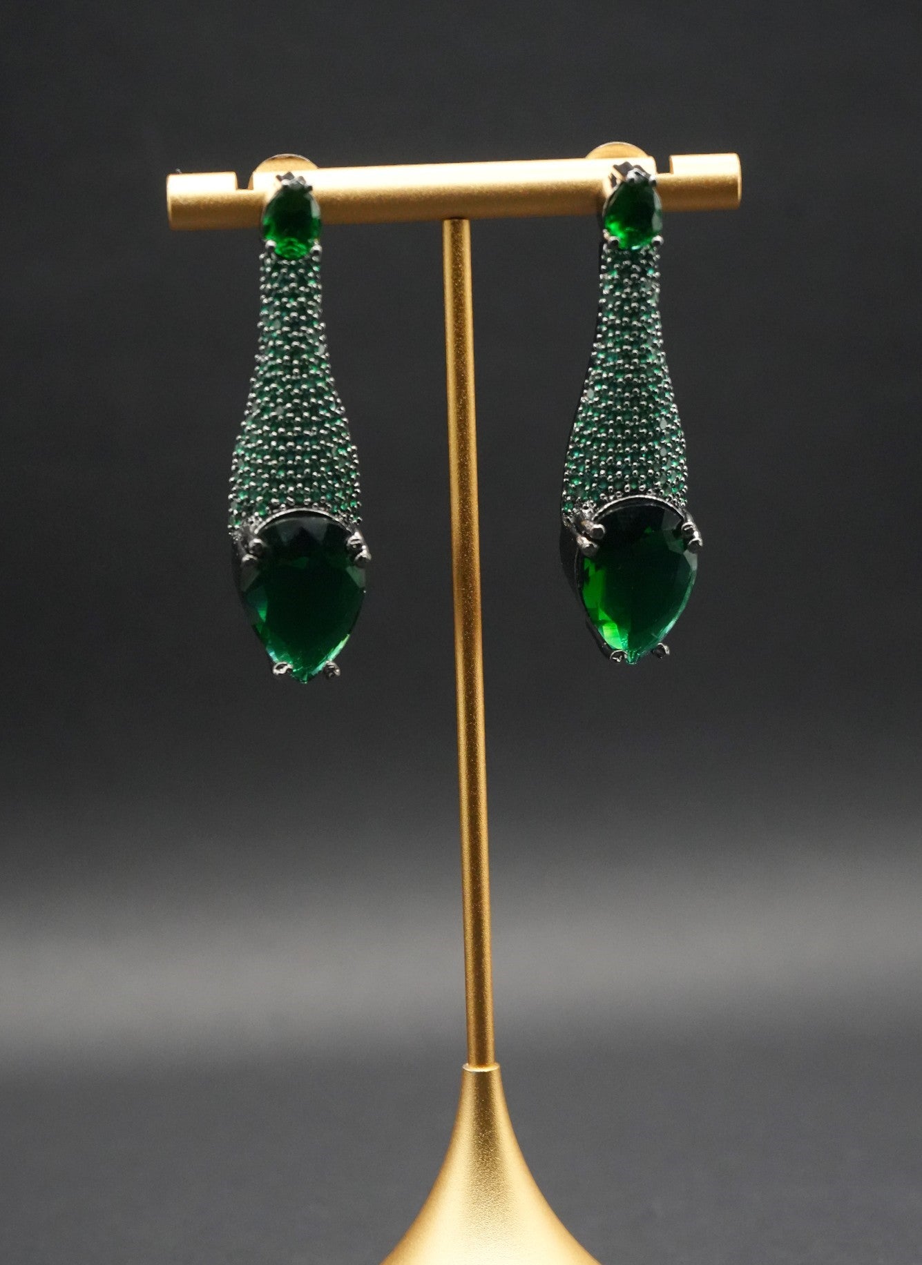 Green stones Elegance Drop Earrings