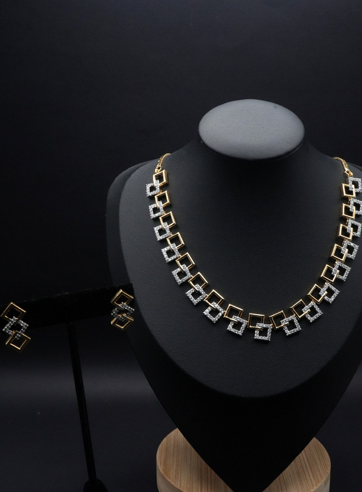 **Elegant Multi-Layered Necklace Set with Teardrop Crystals*