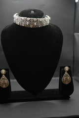 Stunning choker necklace and a pair of elegant drop earrings