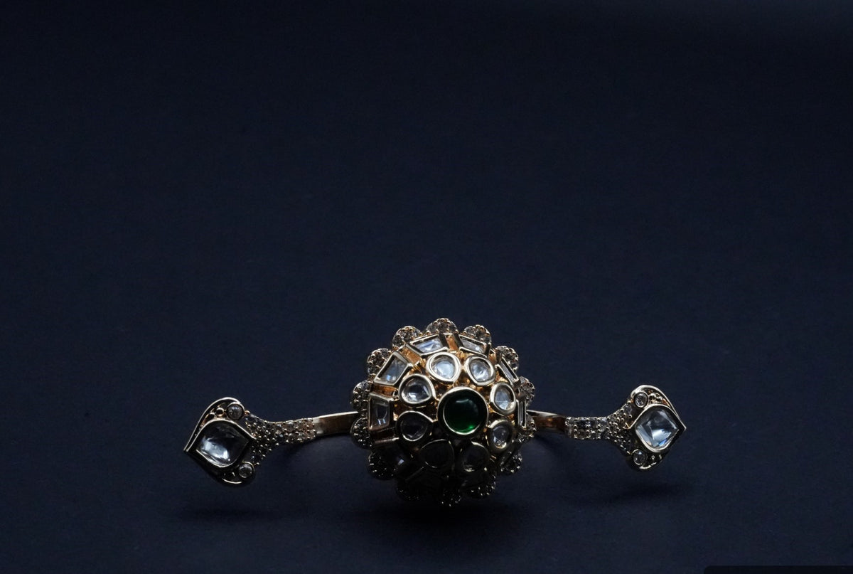 Beautiful Finger Ring Designed with White Stones and Green