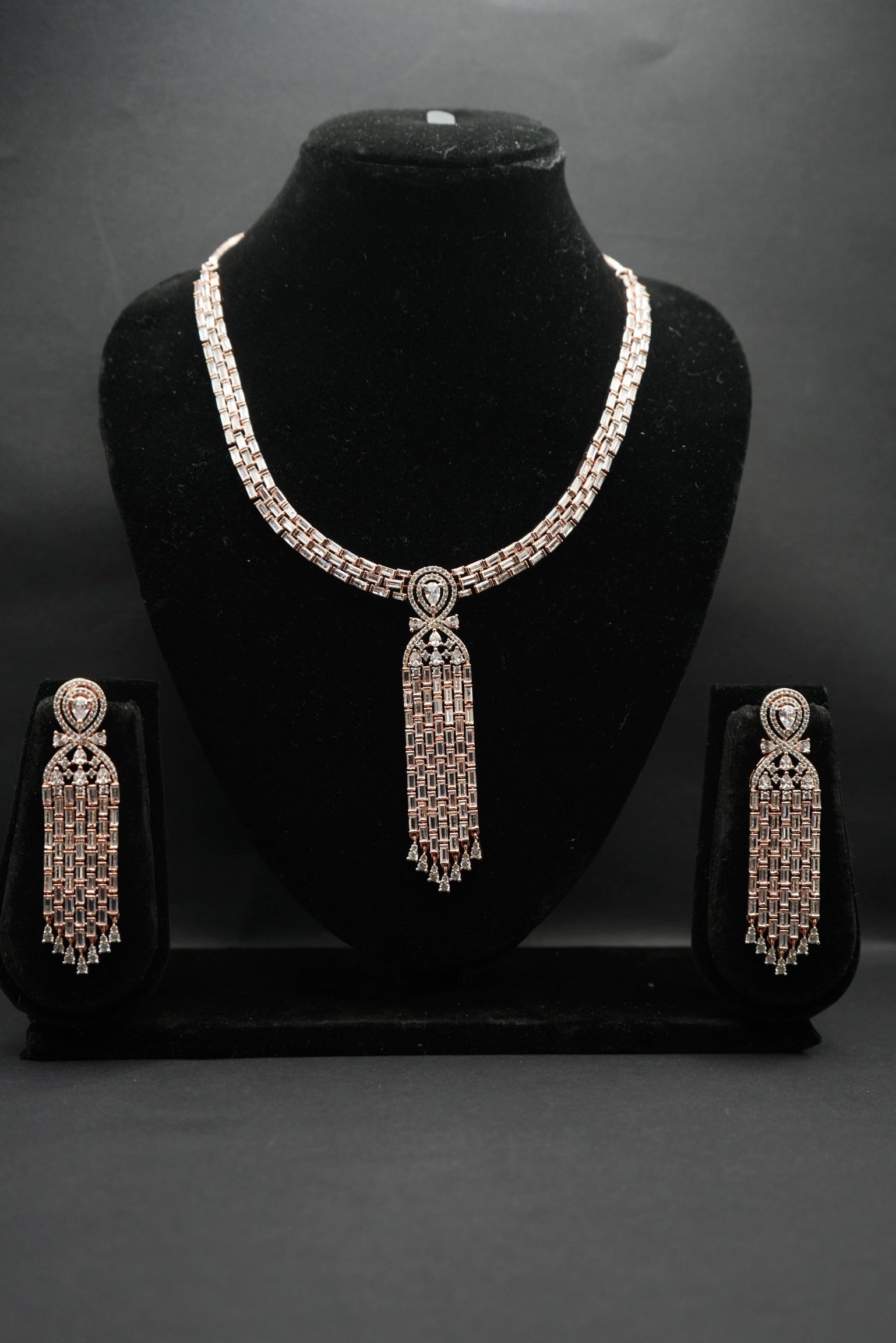 Luxurious Rose gold Necklace with Beautiful Earrings set